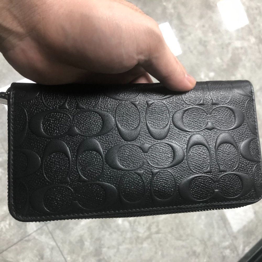 Accordion  Zip Wallet Signature Crossgrain Leather Black  F58113